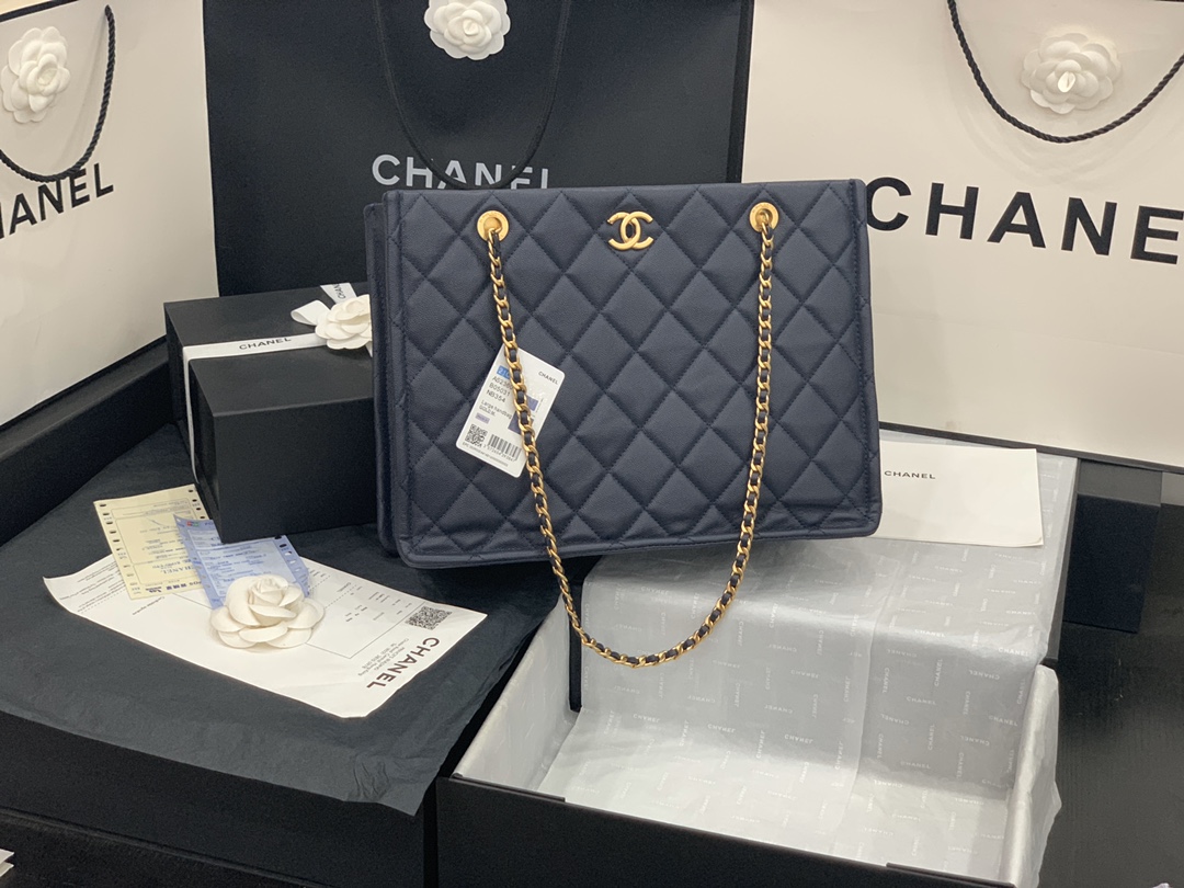 Ch**el large shopping bag grained leather navy as2360 23 x 35.5 x 9.5 cm