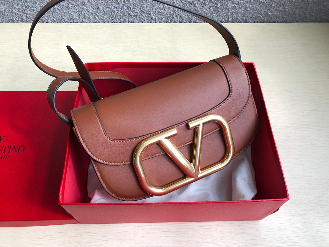 Va1e*ntin0 garavani s*pervee crossbody bag leather brown wb0g09zxl 26.5 x 9 x 15 cm