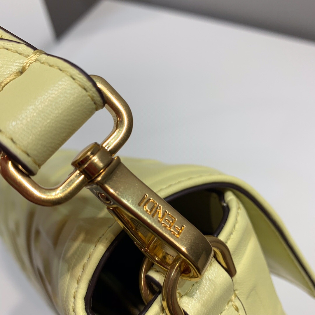 F**di baguette nappa leather lime 8br600 26 x 5 x 15 cm