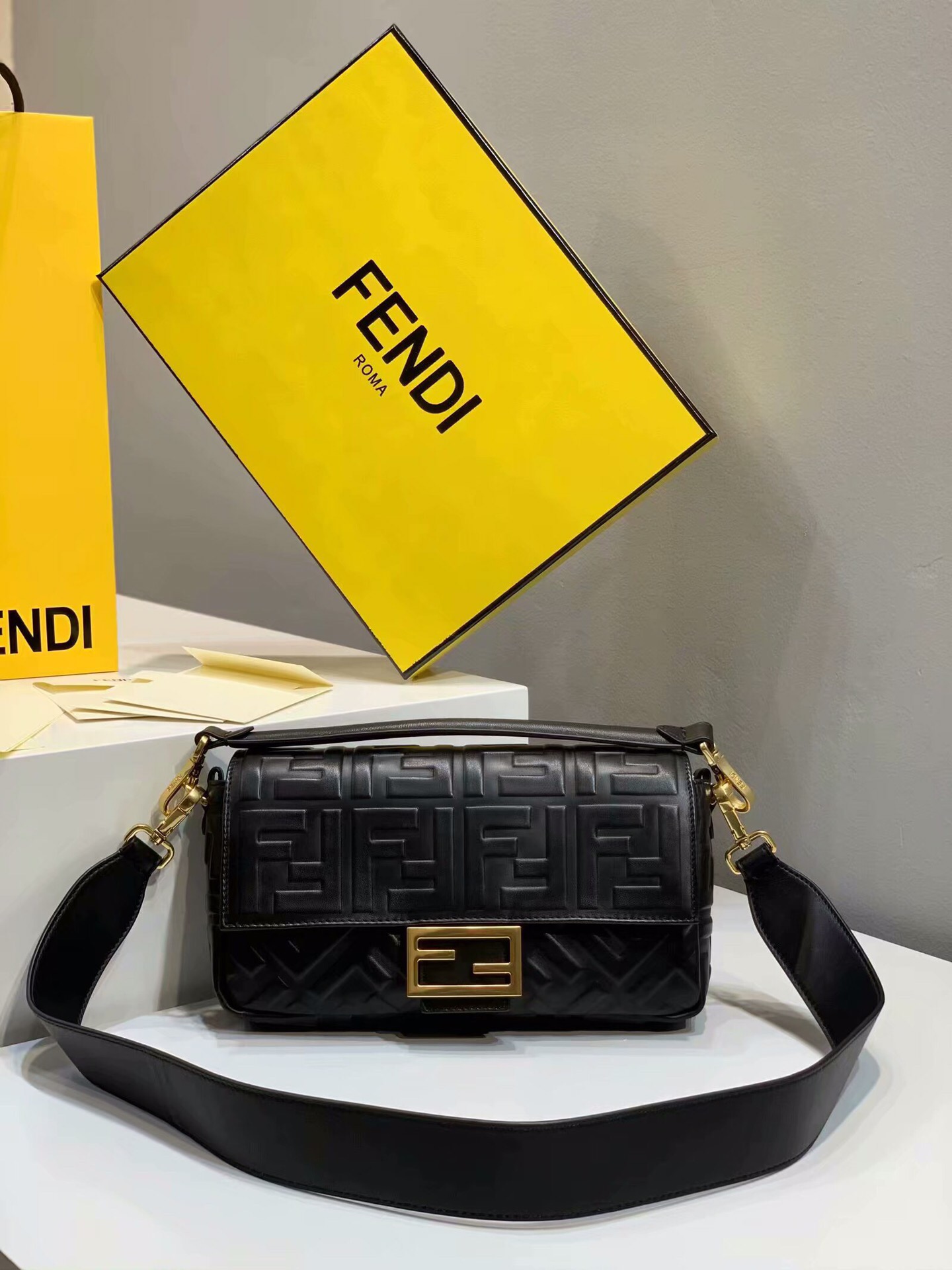 F**di baguette nappa leather black 8br600 26 x 5 x 15 cm