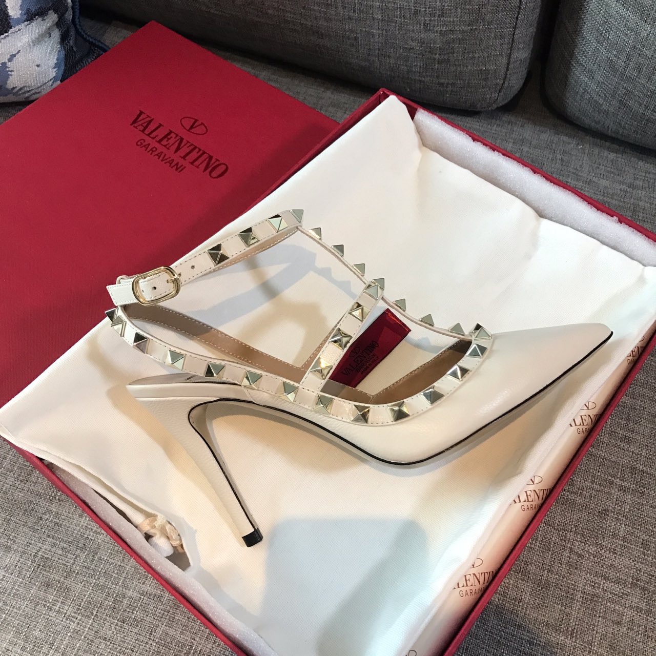 Va1e*ntin0 high heels 04