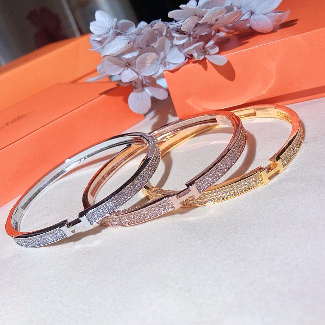 H**me5 bracelet 02