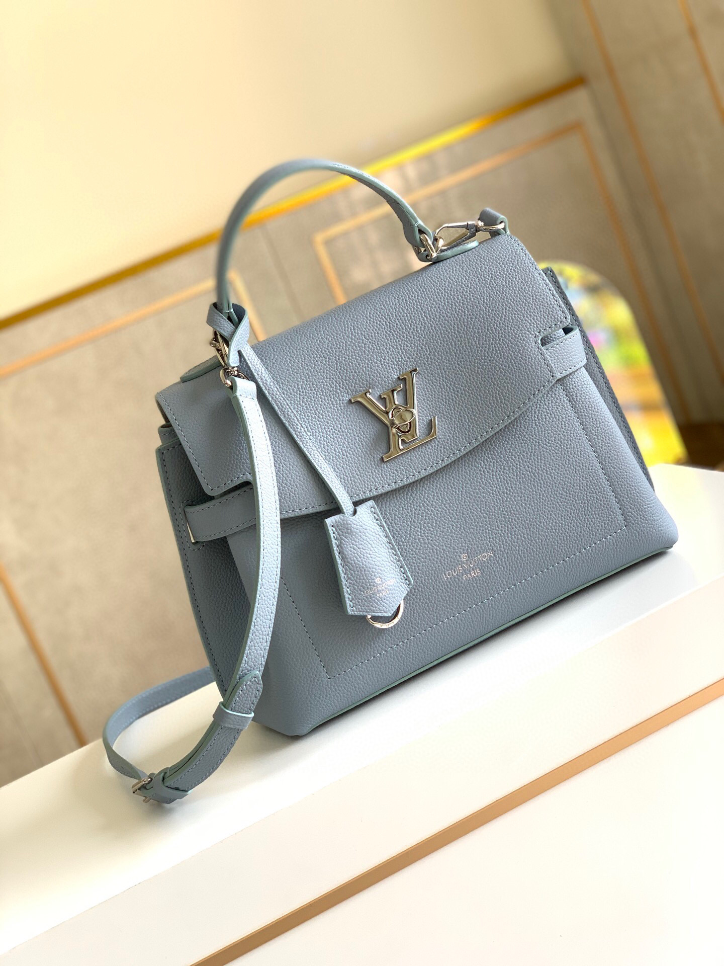 l0vis Vvtt0n lockme ever bb light blue m53937 28 x 20 x 11.5 cm