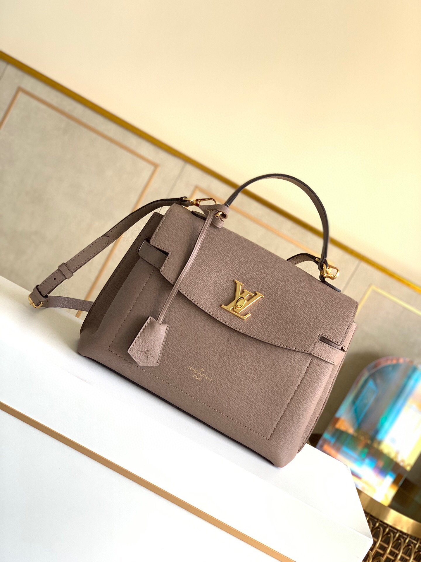 l0vis Vvtt0n lockme ever mm beige m56094 33.5 × 21.5 × 14.5 cm