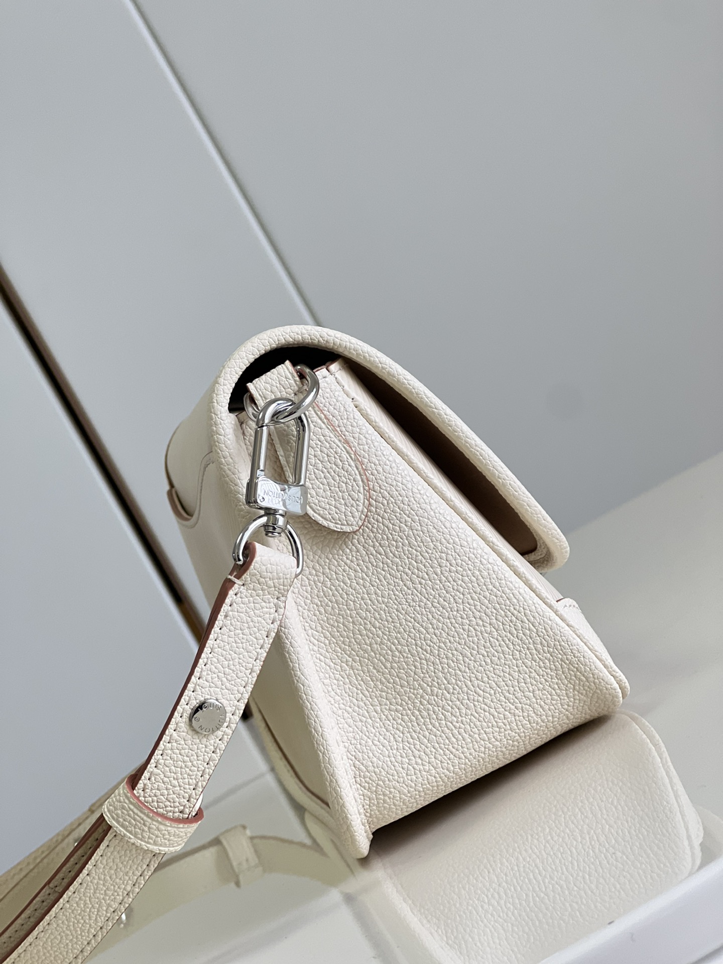 l0vis Vvtt0n papillon bb monogram empreinte leather  m458820 20cm