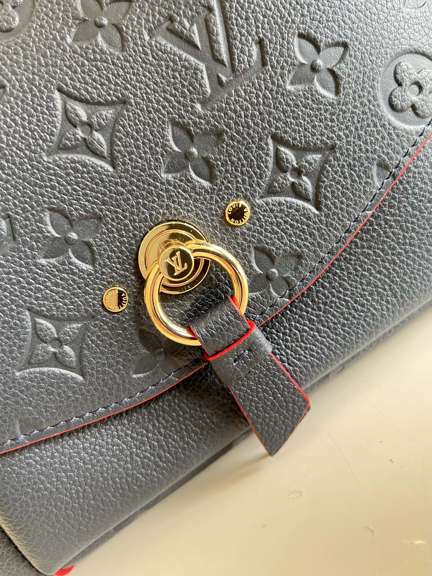l0vis Vvtt0n blanche bb monogram empreinte bag 22cm