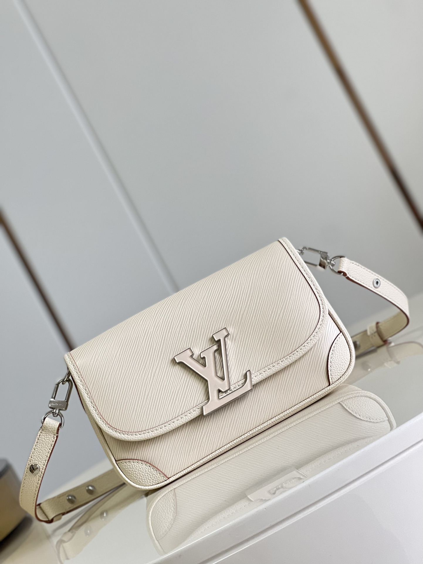 l0vis Vvtt0n papillon bb monogram empreinte leather  m458820 20cm