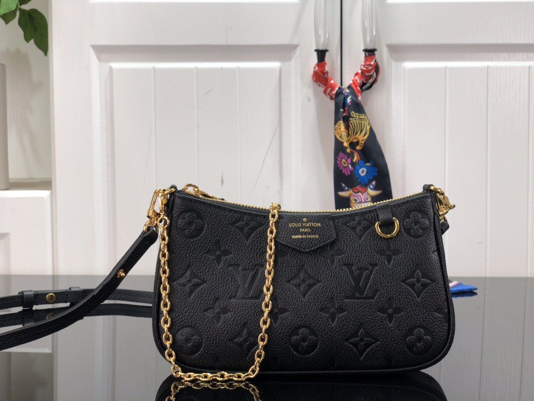 LV EASY POUCH ON STRAP M80356 19cm