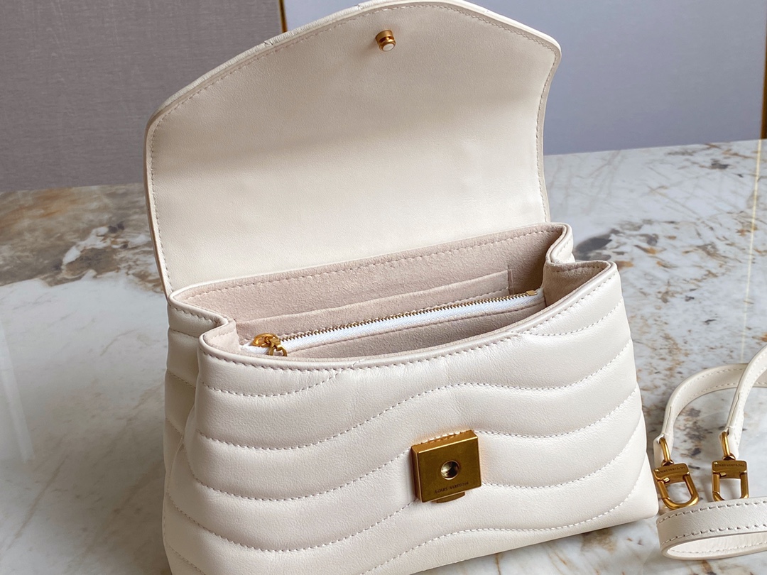 LV NEW WAVE HOLD ME M21720 Ivory - 23 x 15 x 10cm
