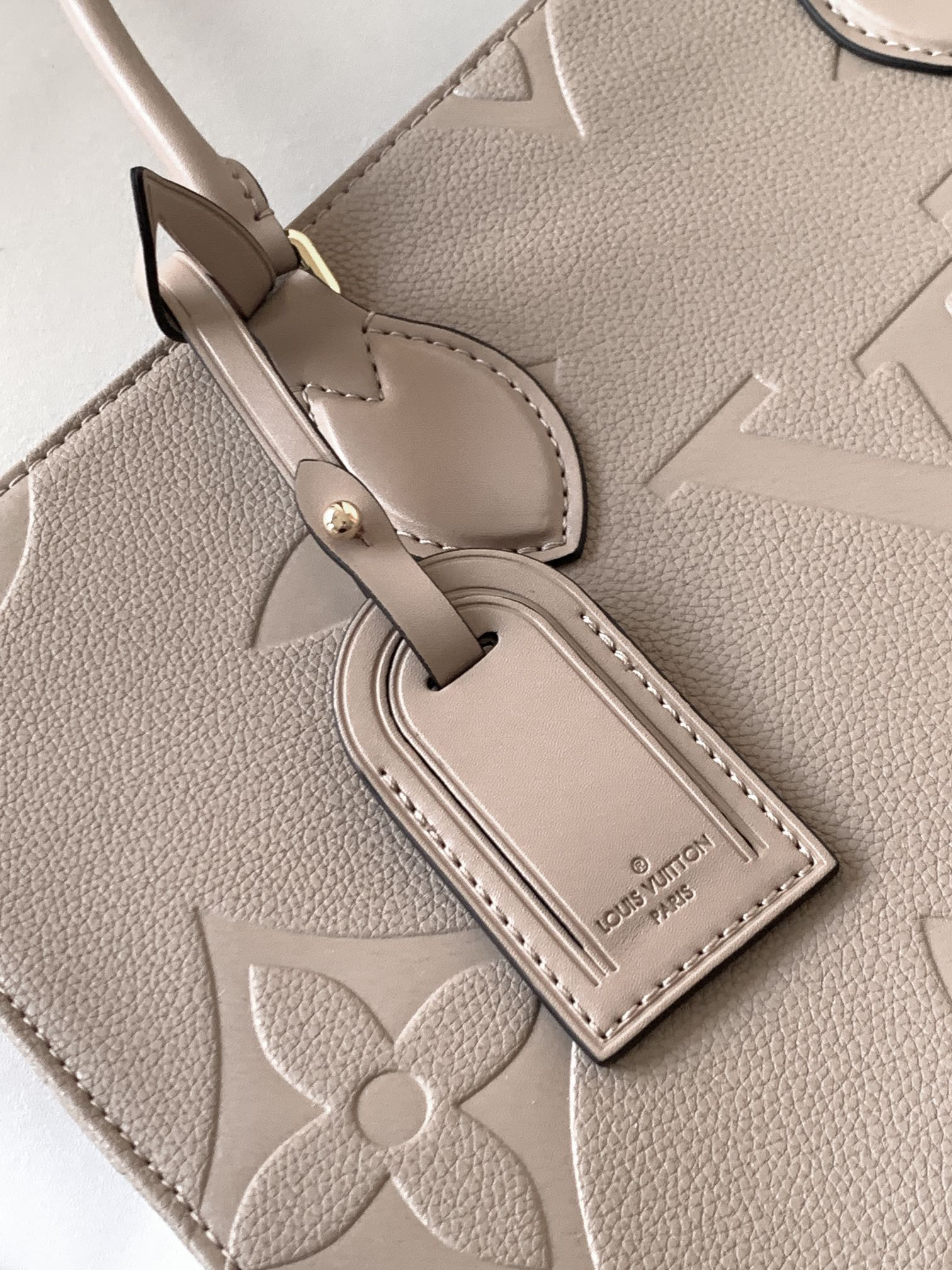 LV OnThe Go Medium Tote bag M45595 Apricot Gray - 35x27x14cm