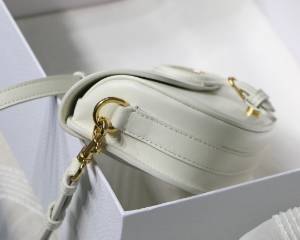 D10r bobby east-west bag smooth leather m9327  white - 22x13x5cm