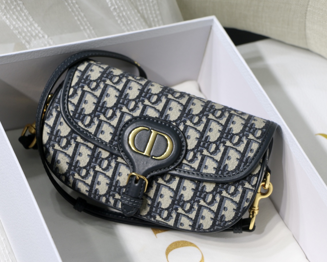 D10r bobby east-west bag blue oblique leather m9327 black - 22x13x5cm