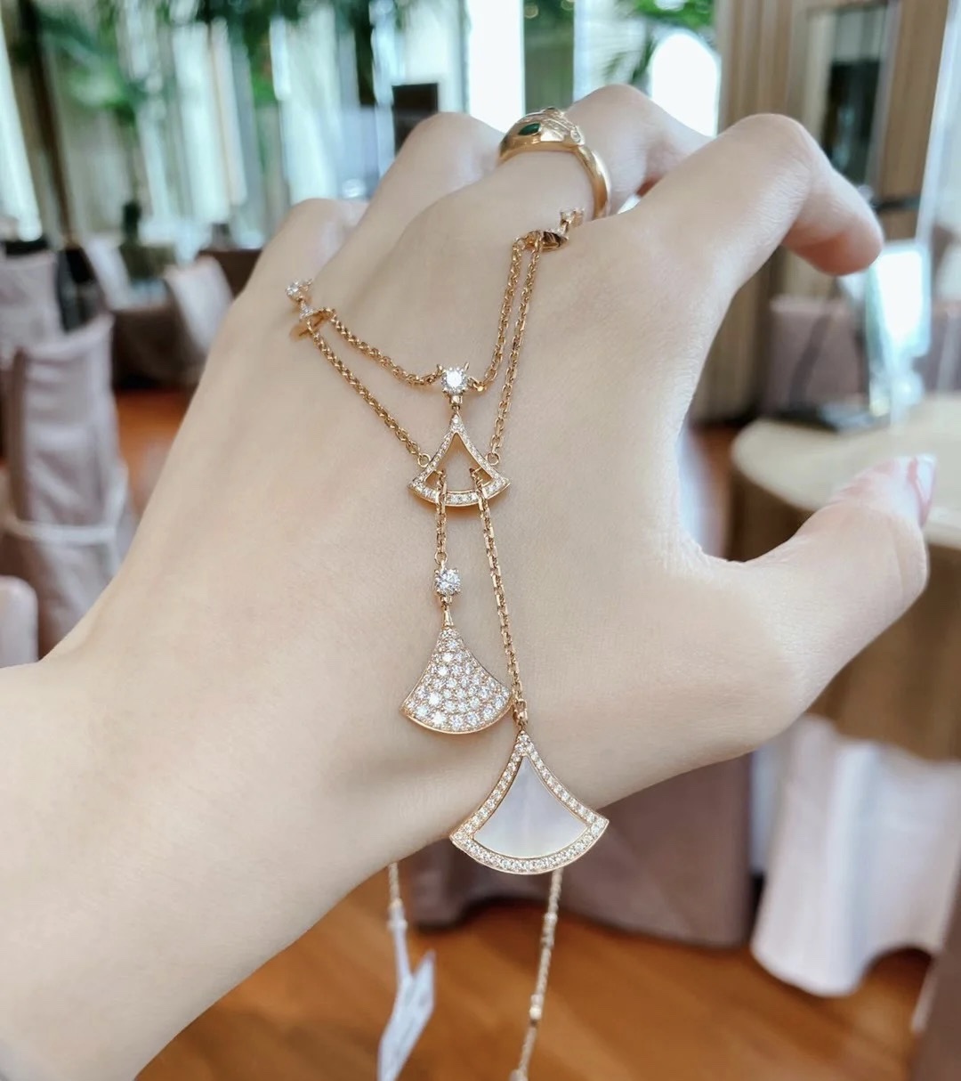 BV necklace 001