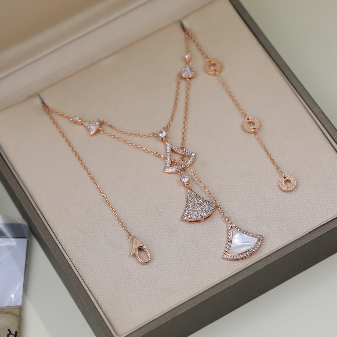 BV necklace 001