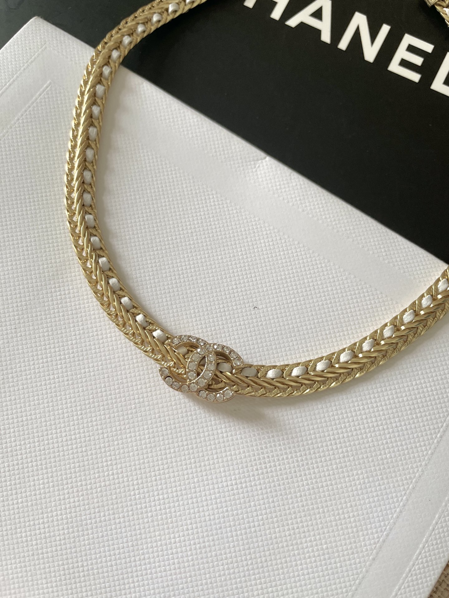 choker Ch**el 22s