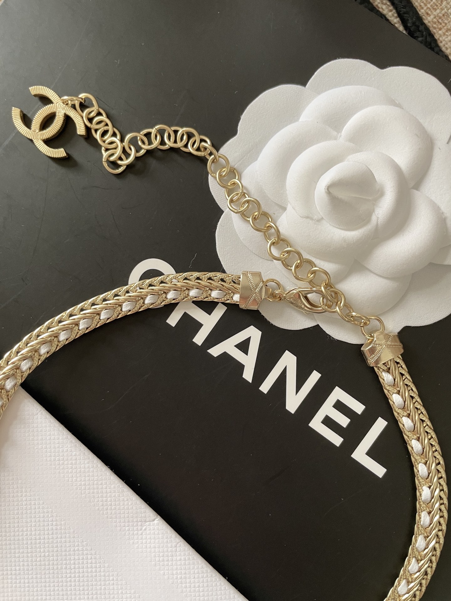 choker Ch**el 22s