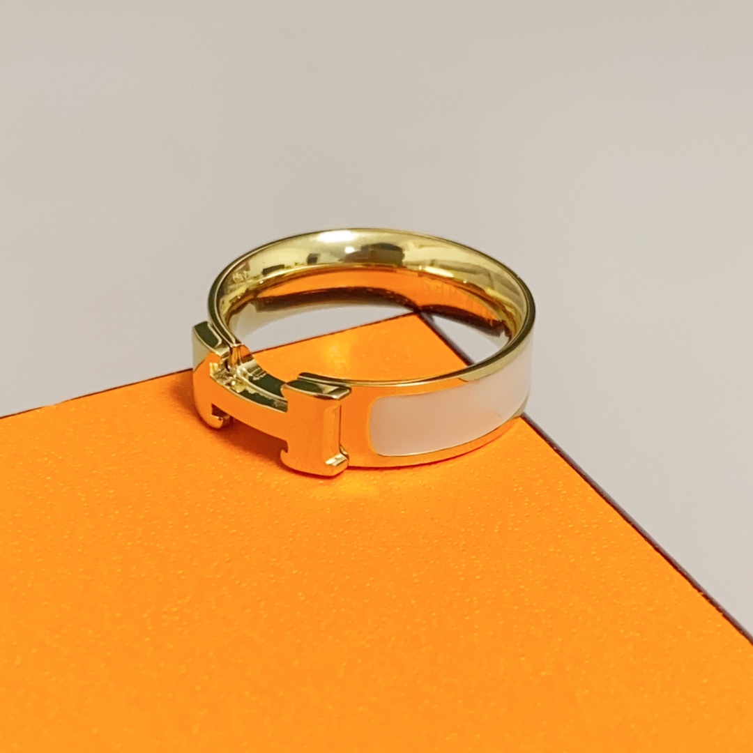 H**me5 ring white 01