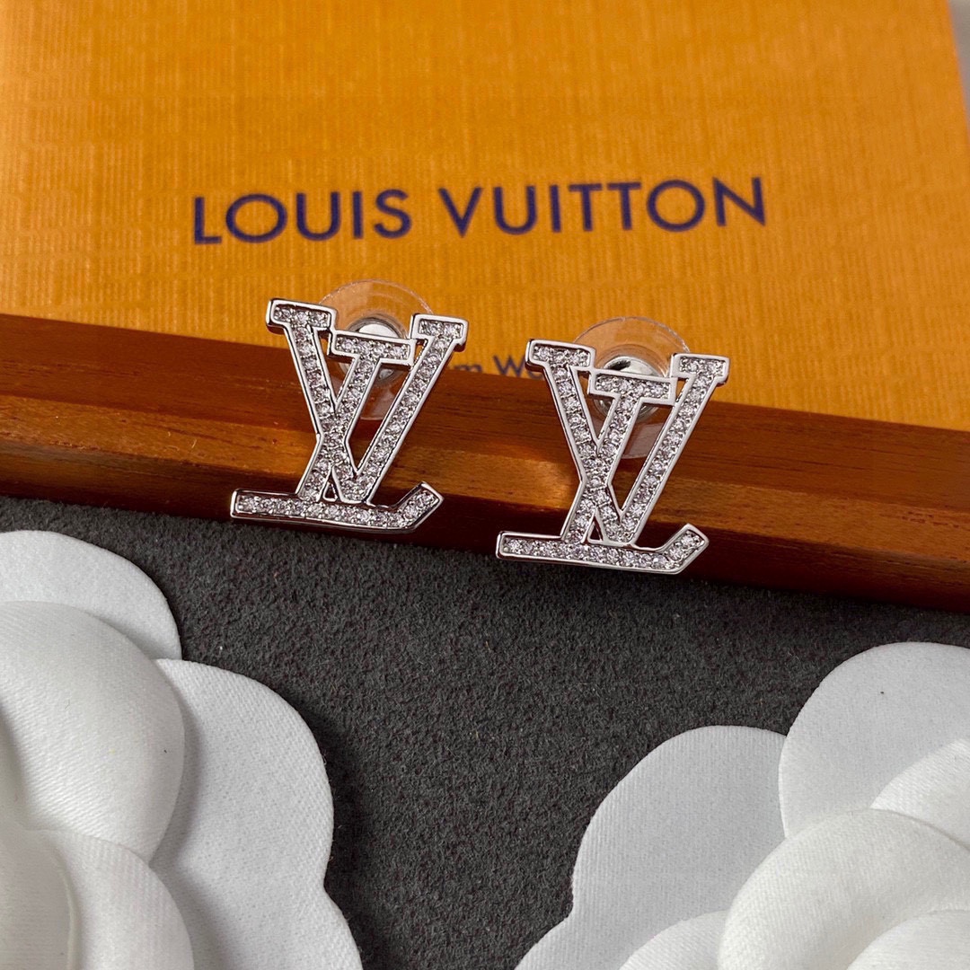 l0vis Vvtt0n earring 022