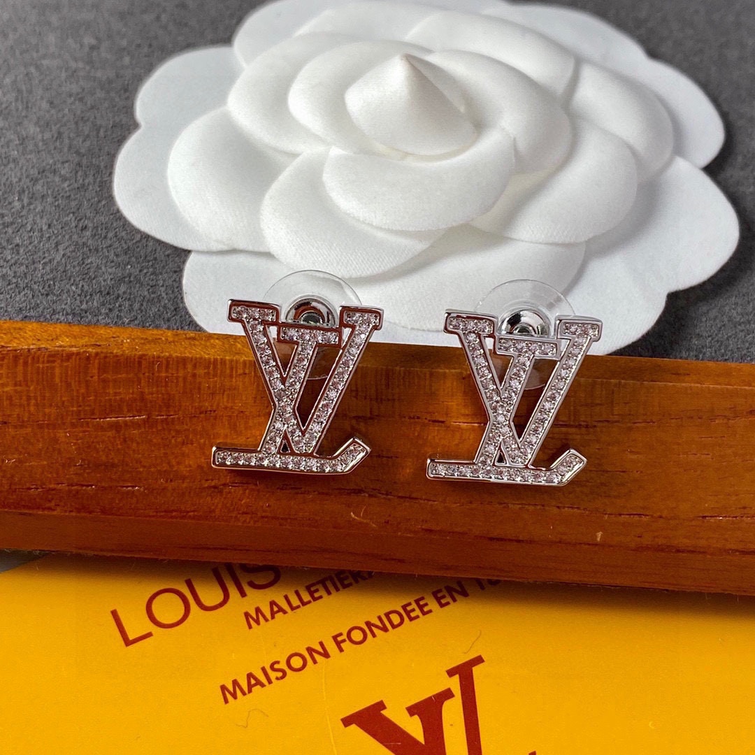 l0vis Vvtt0n earring 022