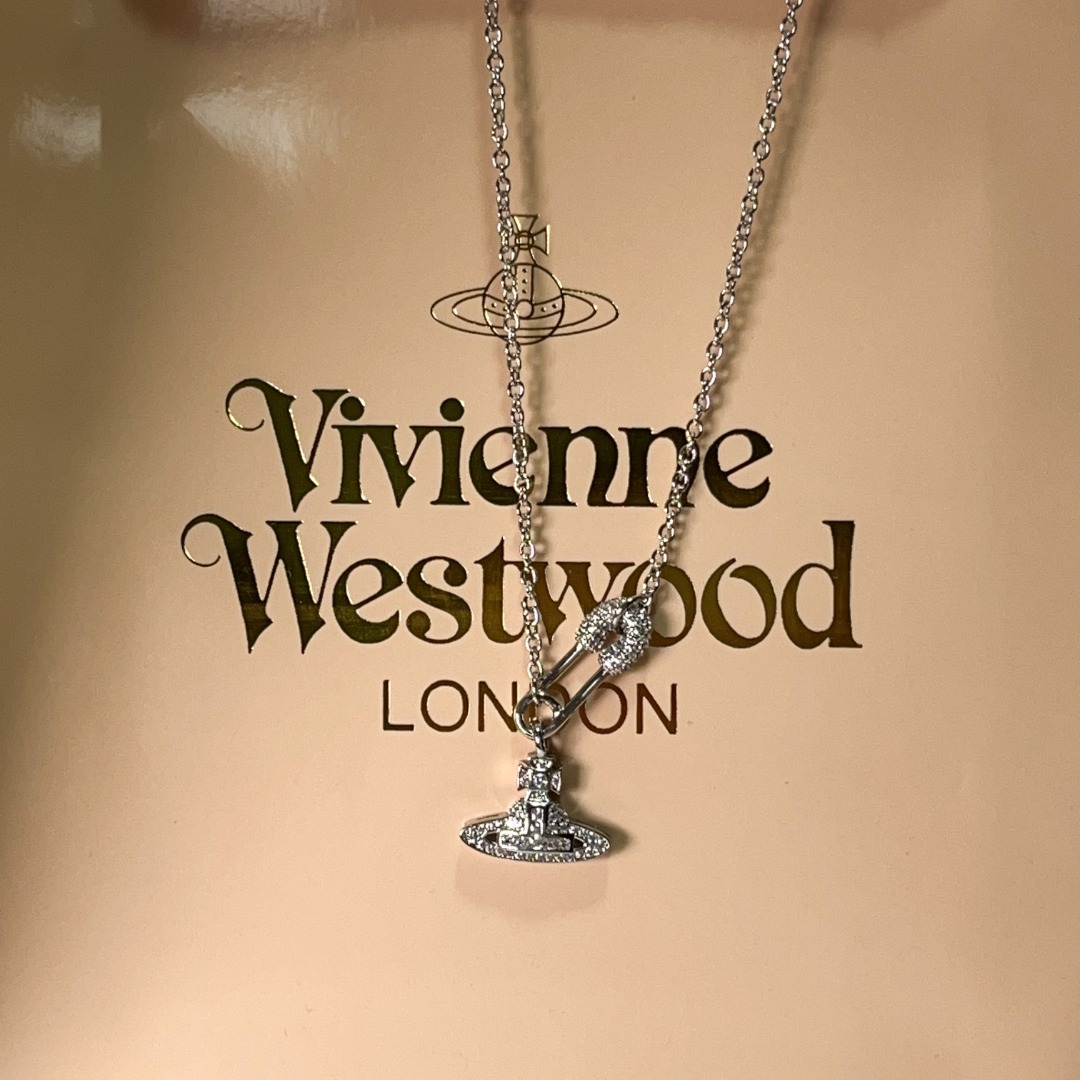 u1u1enne westwood sliver necklace