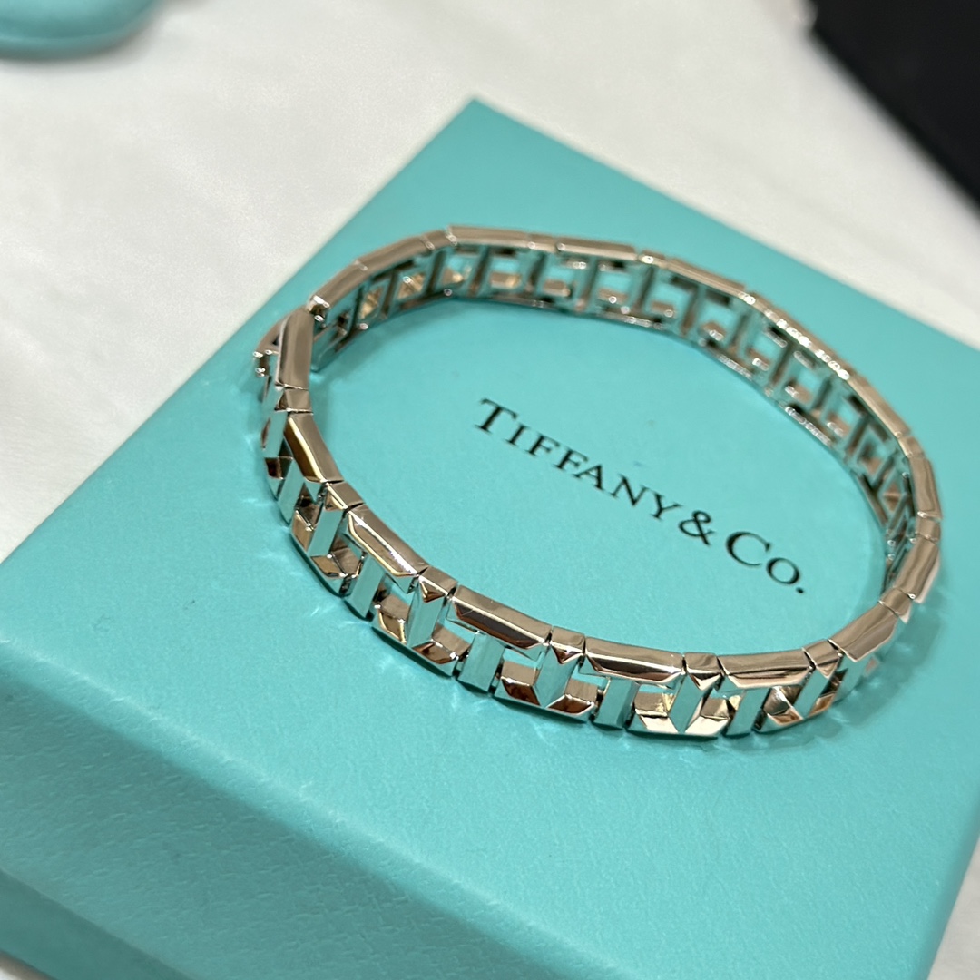 T*f*ny t logo bracelet 001