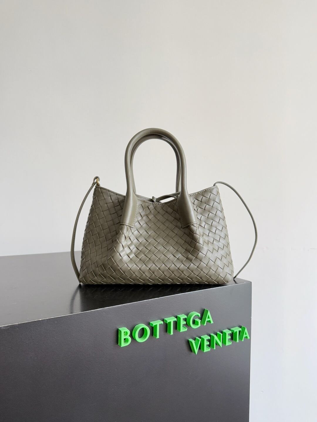 b0tt*ga Ven*ta 2025 pinacoteca 24*15*12cm