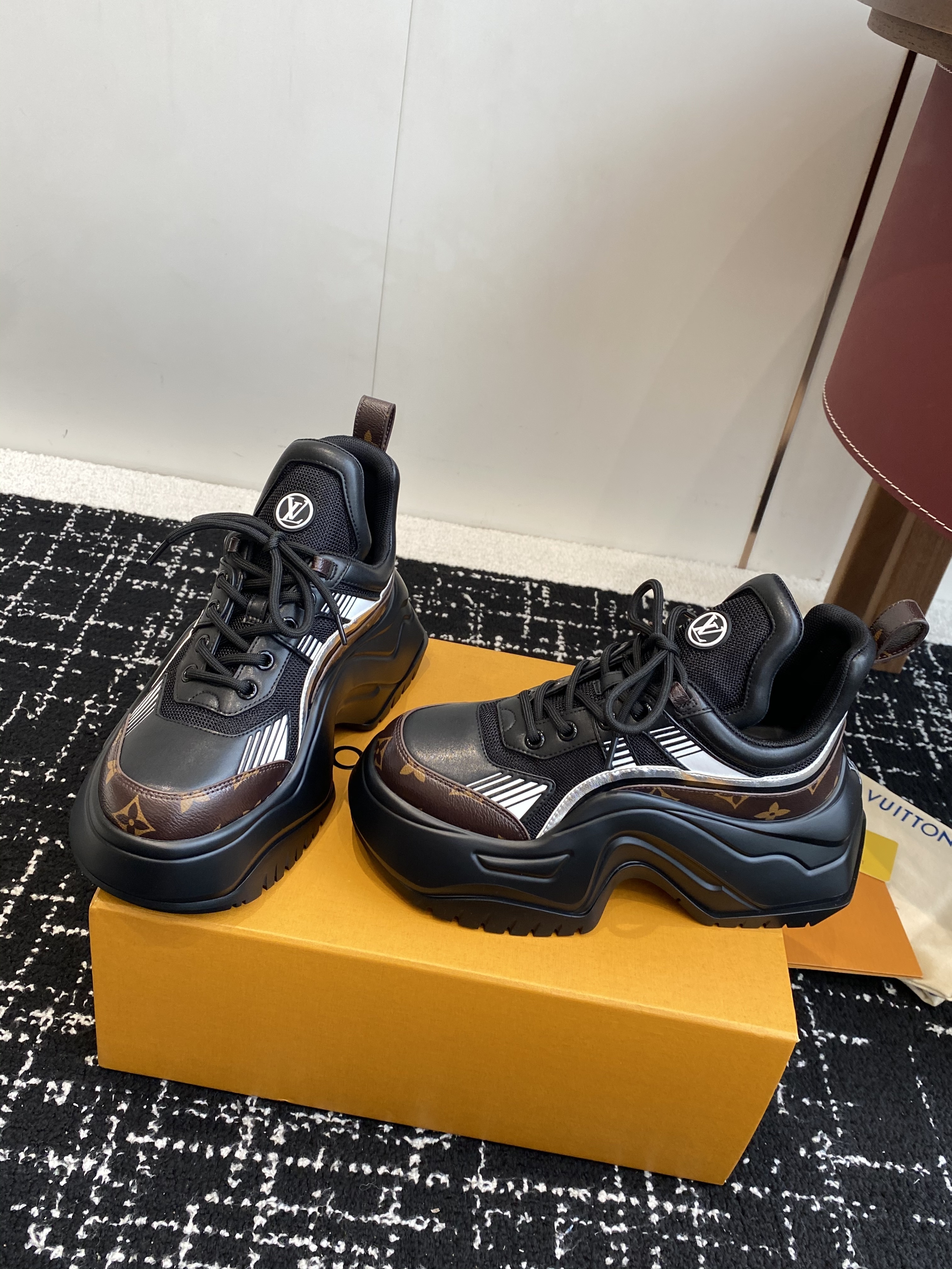 LV Sneaker 01