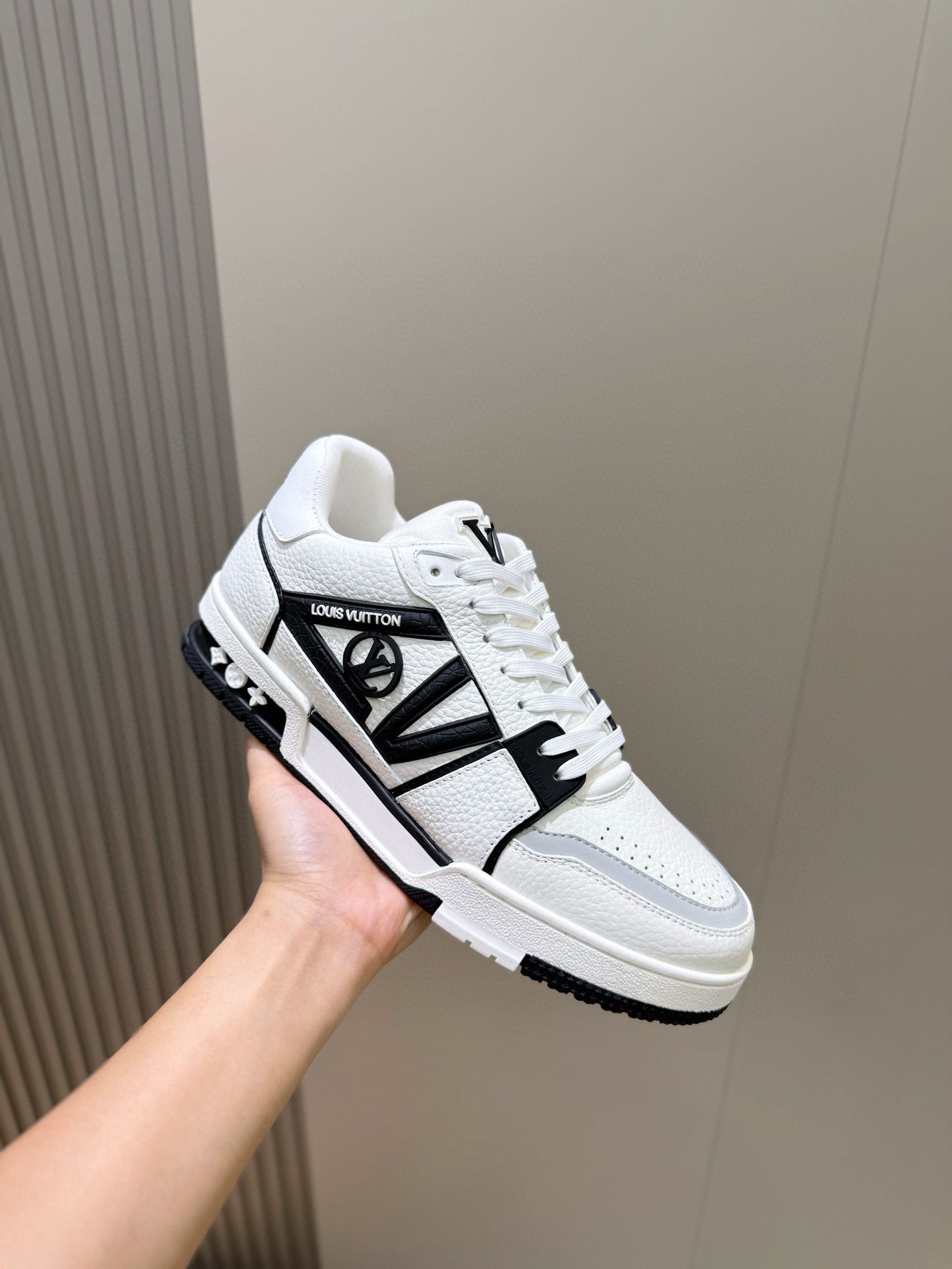 l0vis Vvtt0n trainer sneaker 12