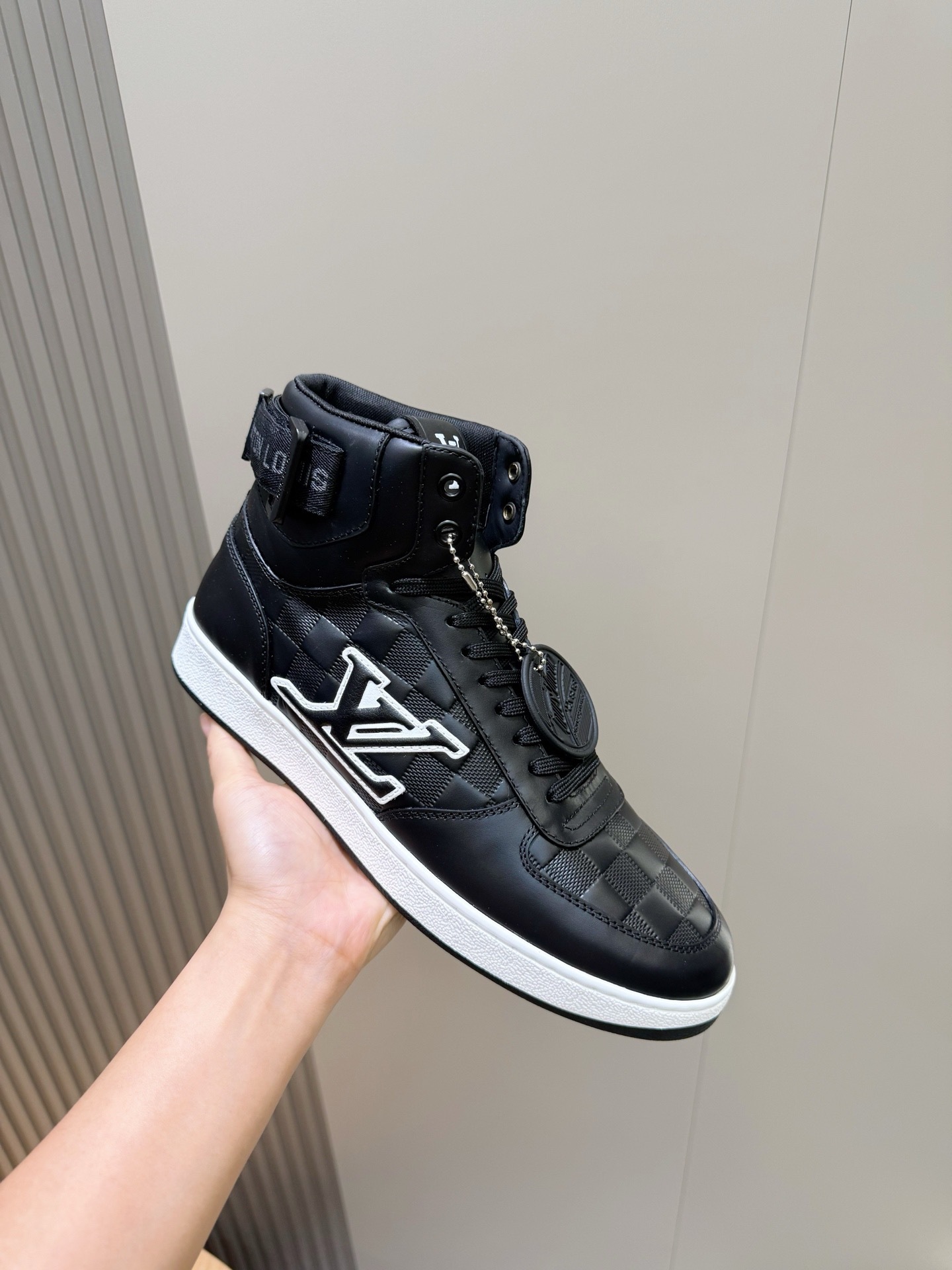 l0vis Vvtt0n high-top sneakers 01